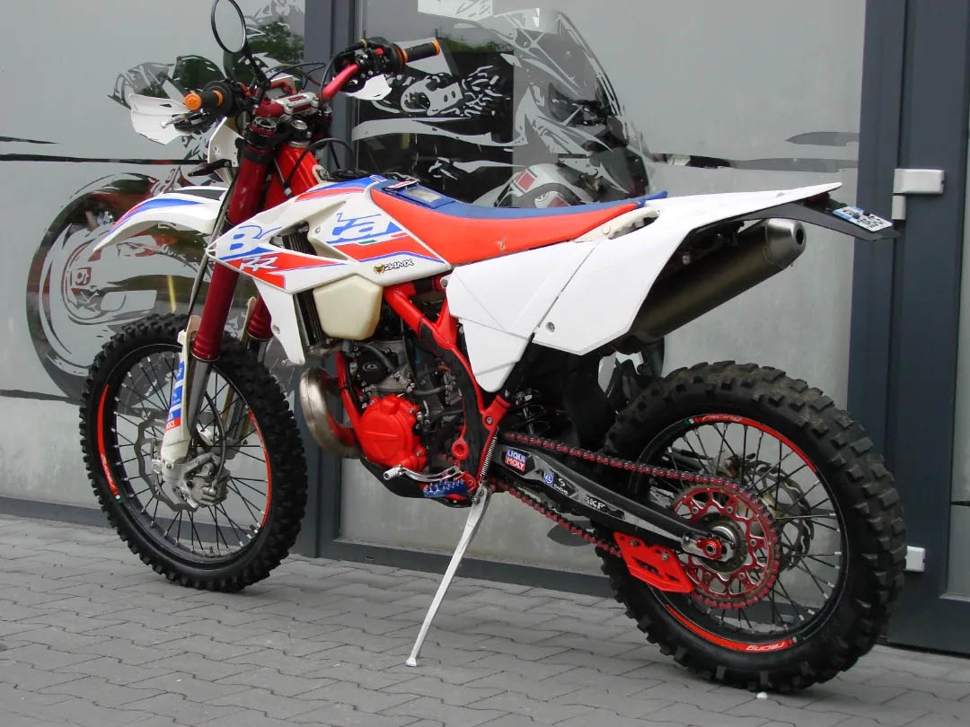 motocikl-jenduro-beta-rr-300cc-belyj-5