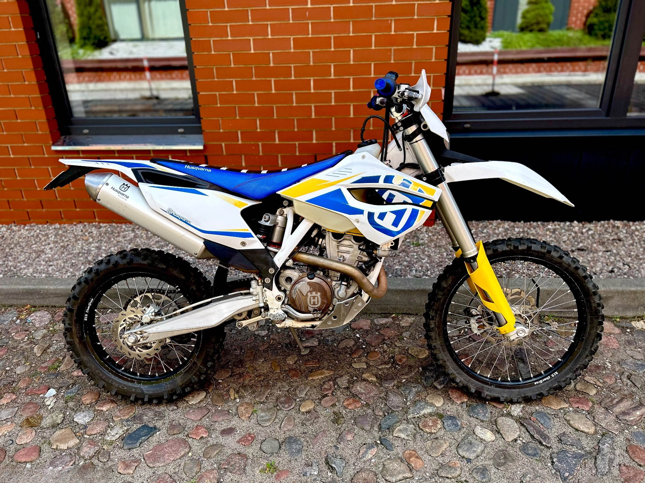 husqvarna-fe-250cc-belyj-2014-1
